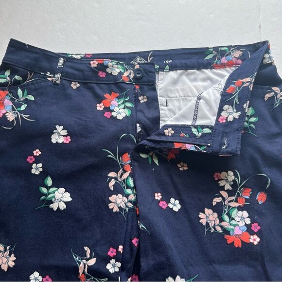 St. John's Bay Women's Floral Print Navy Capri Pants Size 16W - Picture 4 of 7